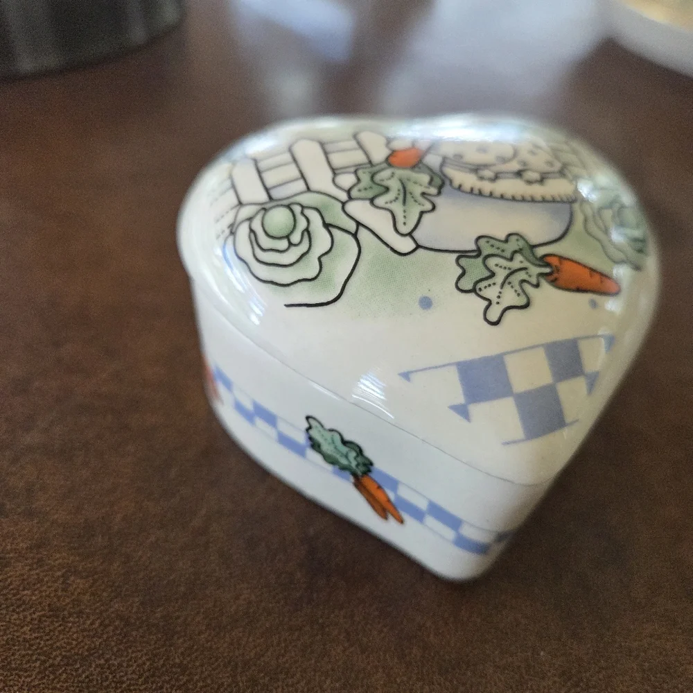 Daisy Kingdom Hunny Bunny Trinket Box 1990